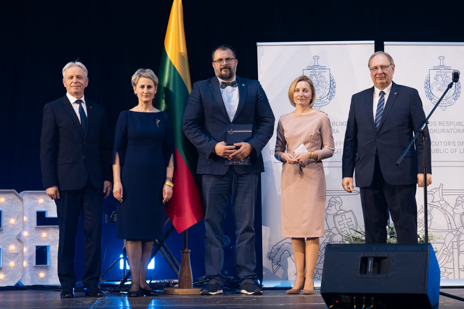Nuotraukoje iš kairės: generalinės prokurorės pavaduotojas Kastytis Šikšnys, generalinė prokurorė Nida Grunskienė, Telšių apylinkės prokuratūros prokuroras Žilvinas Generaustas, Vidaus tyrimų skyriaus laikinai einanti pareigas vyriausioji prokurorė Ugnė Rinkevičienė ir generalinės prokurorės pavaduotojas Artūras Urbelis