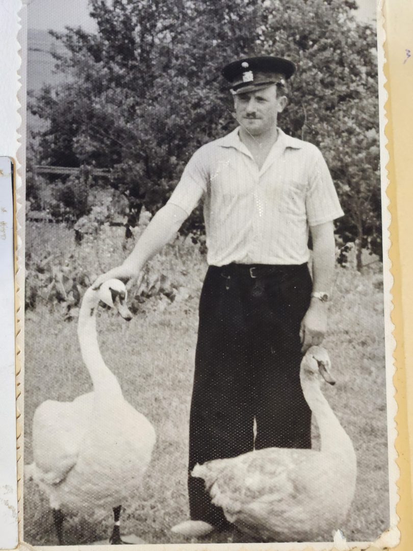 Antanas Rančelis su savo augintinėmis 1963m..jpg